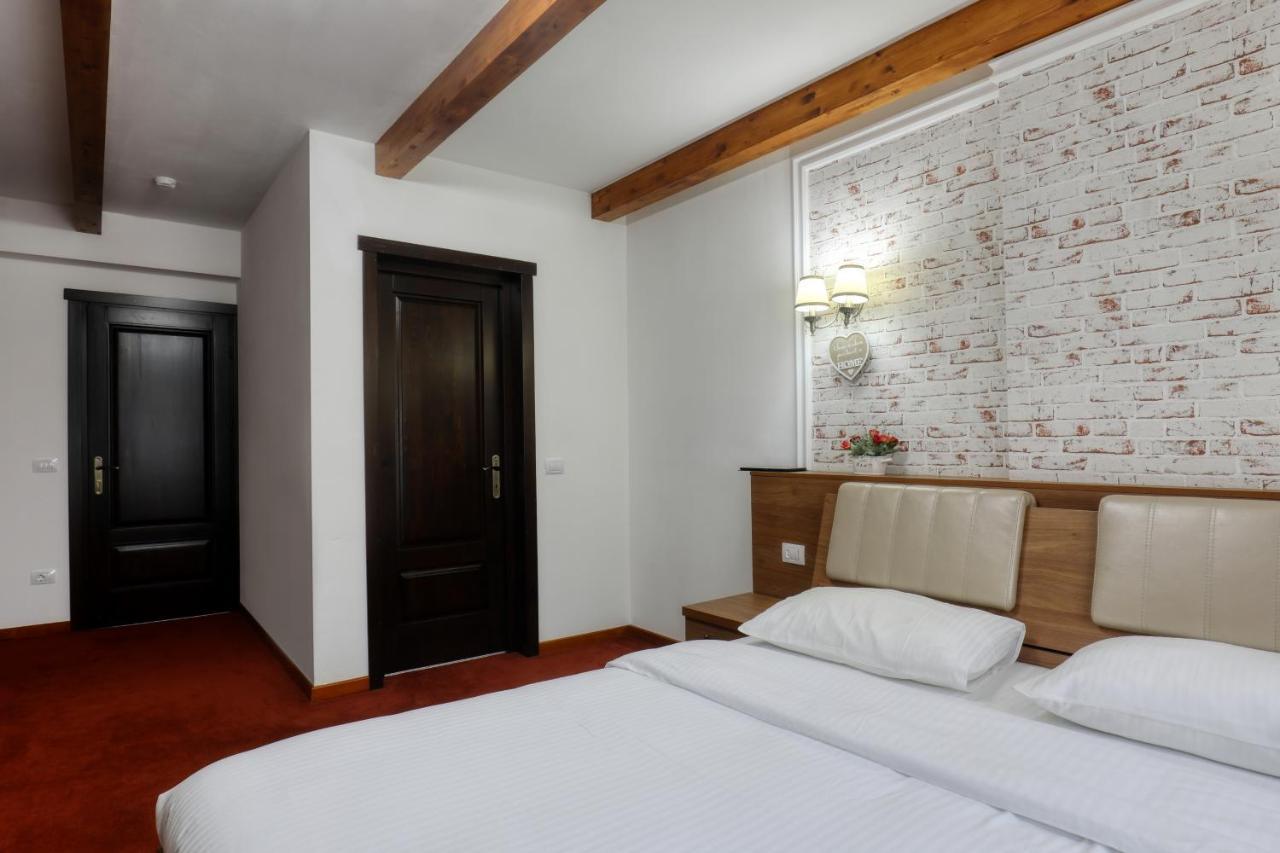 Hotel Ivascu Моисей Екстериор снимка