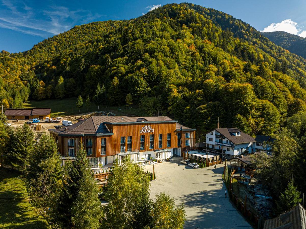 Hotel Ivascu Моисей Екстериор снимка